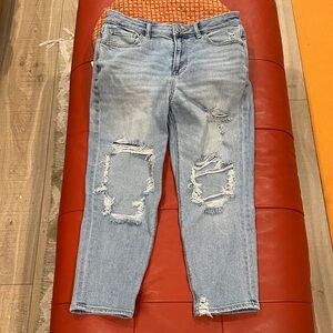 American Eagle Outfitters Light Blue ripped Mom Jeans size 4 extra short